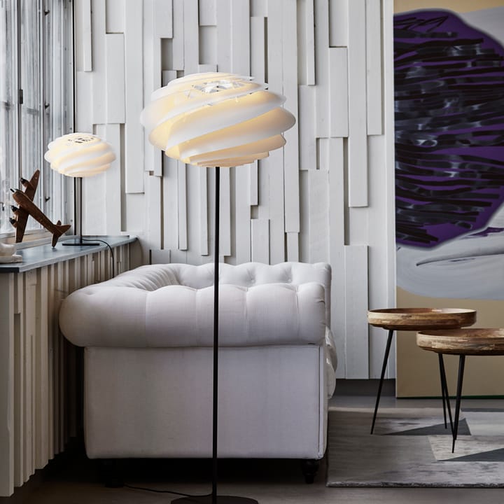 Swirl bordslampa, vit, svart stativ Le Klint