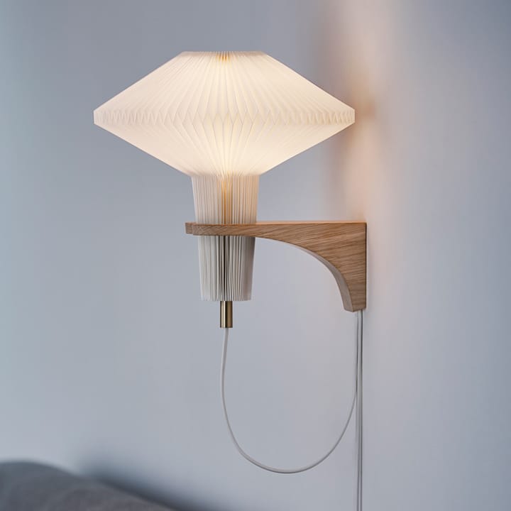 The Mushroom vägglampa, vit, led, väggfäste i ek Le Klint
