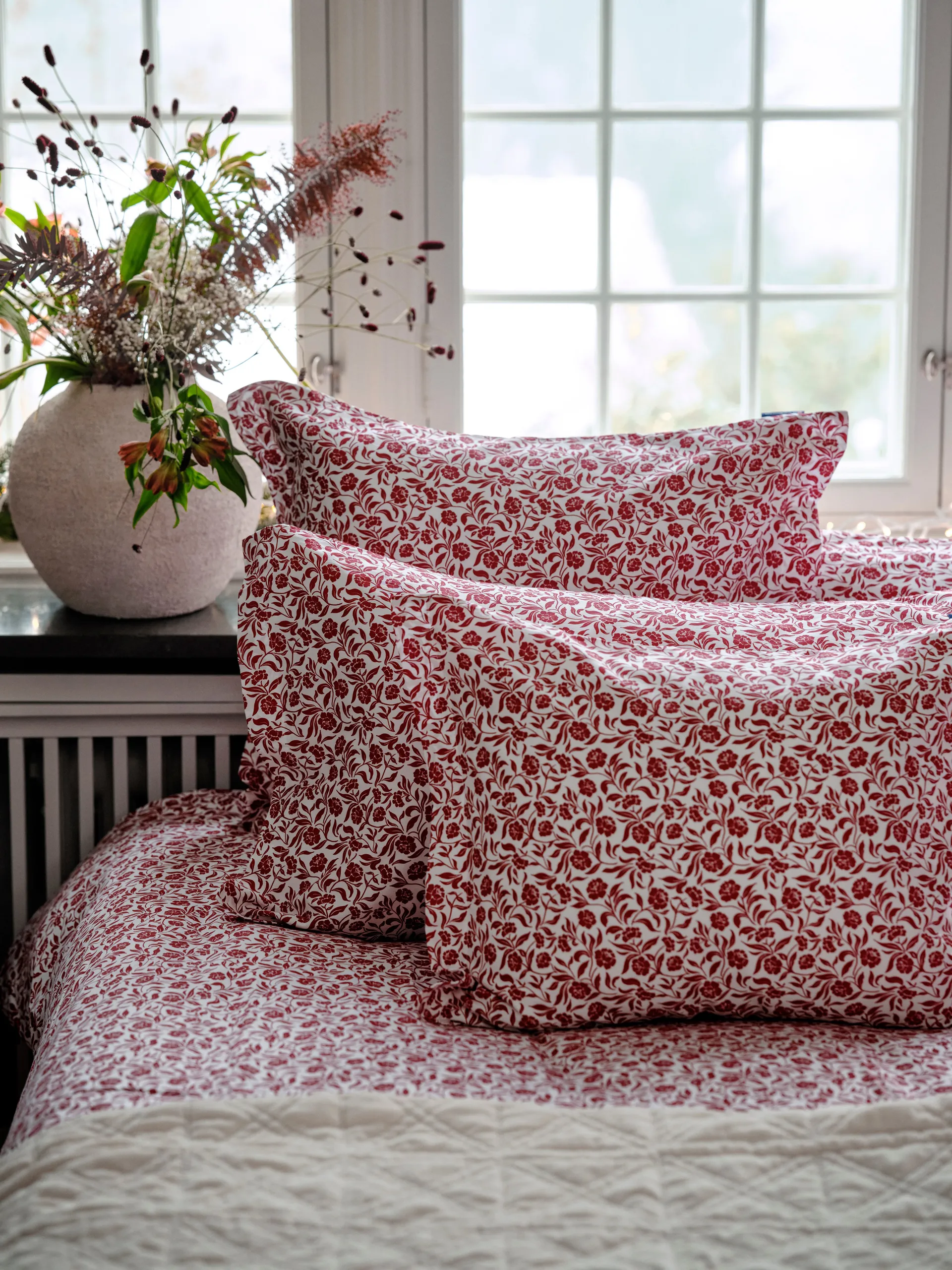 Flower printed cotton sateen bäddset, Vit-röd Lexington