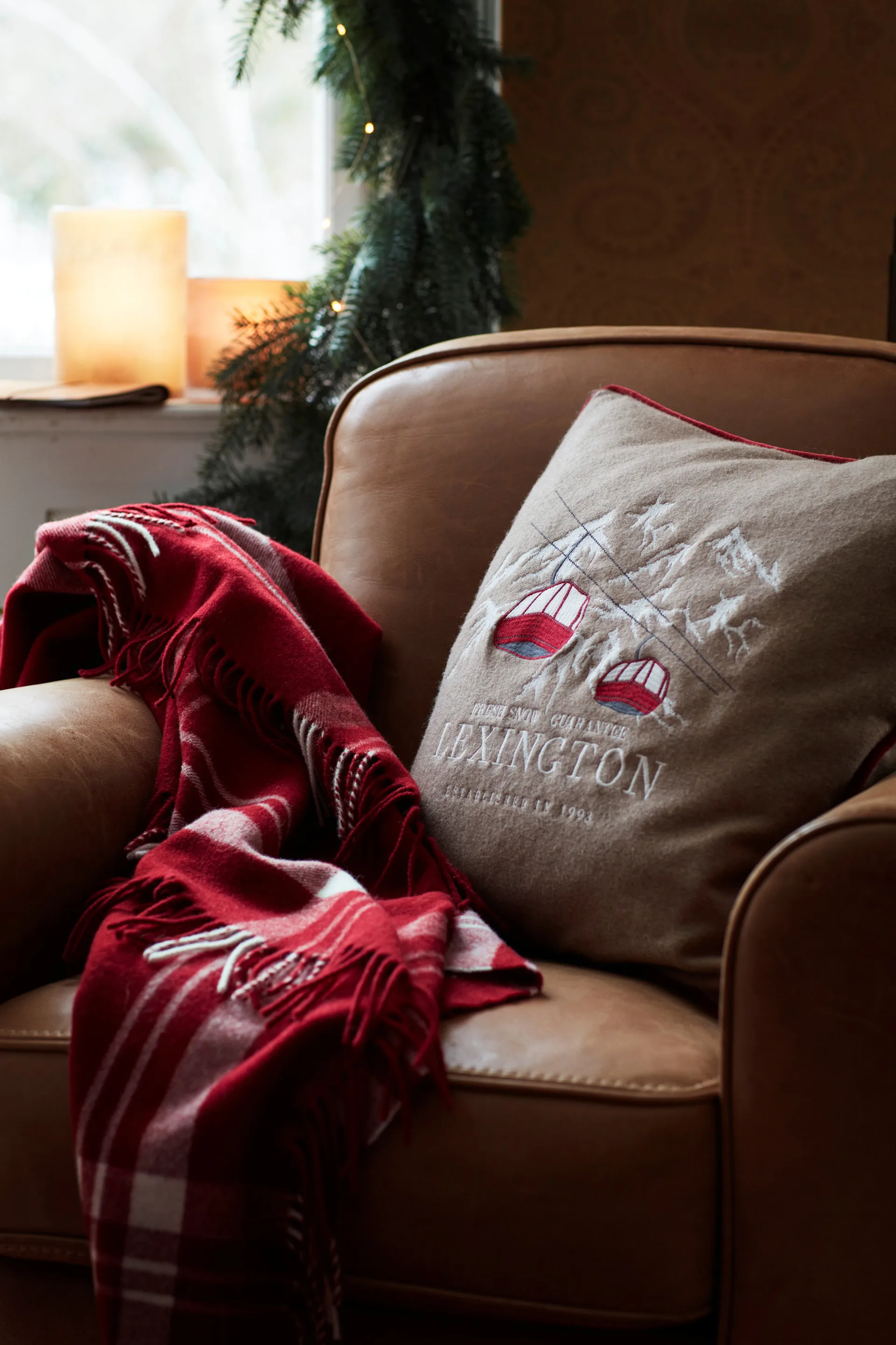 Fresh Snow Ski Lift Wool Mix kuddfodral 50x50 cm, Beige-white-red Lexington