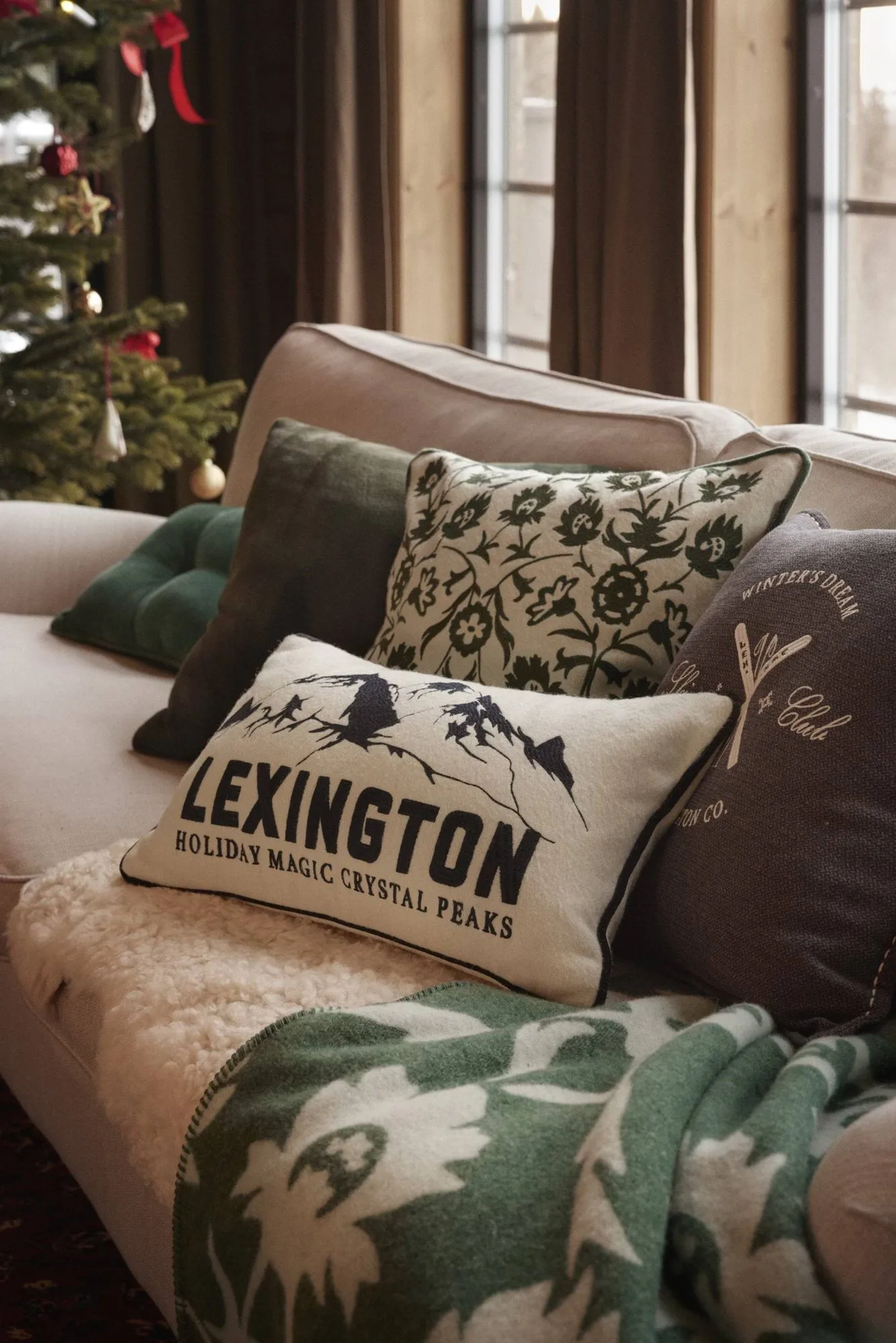 Mountains Logo ullmix dekorationskudde, White-navy, 50x30 cm Lexington