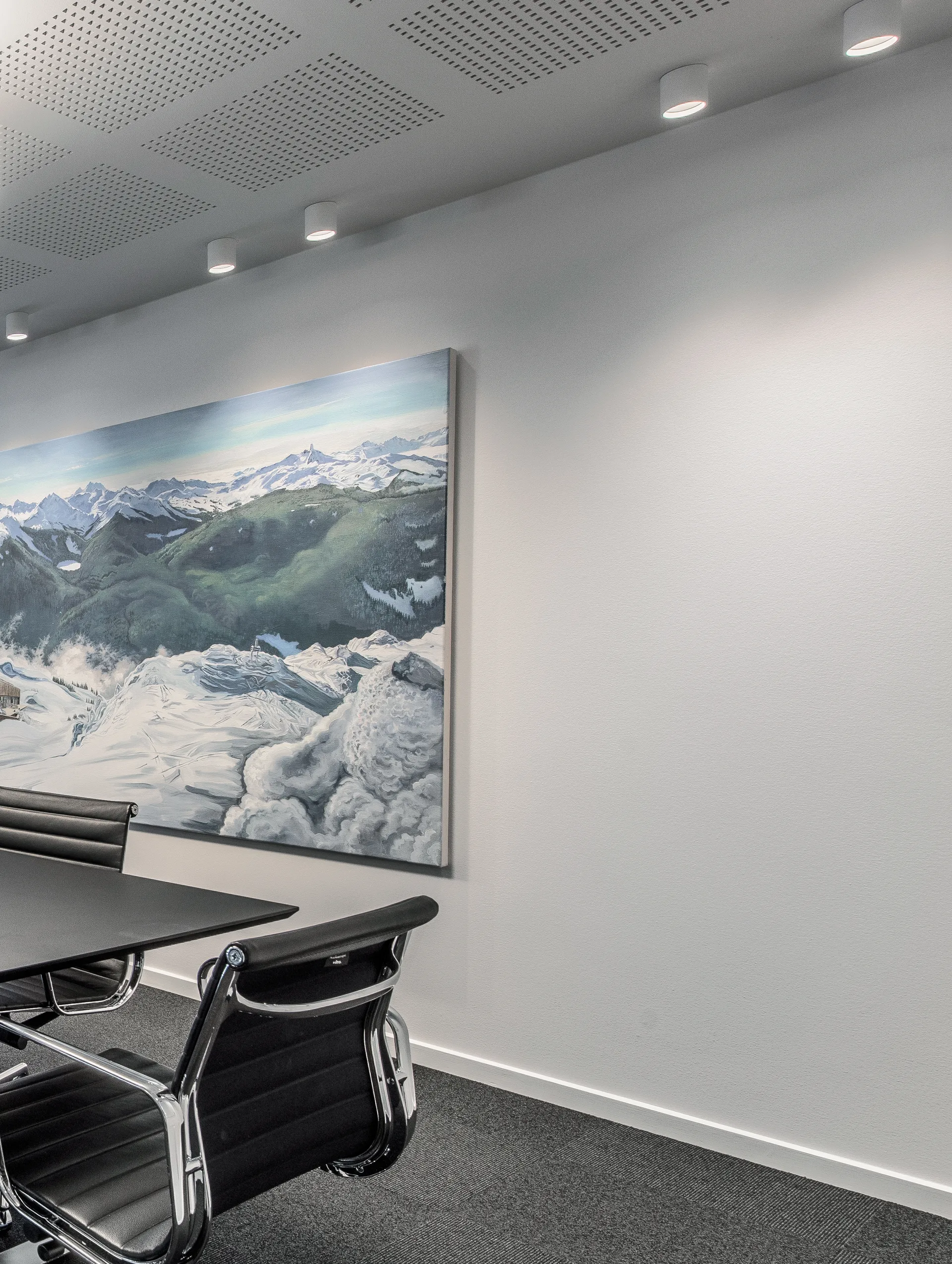 Solo Round 2 spotlight, White, 3000K Light-Point