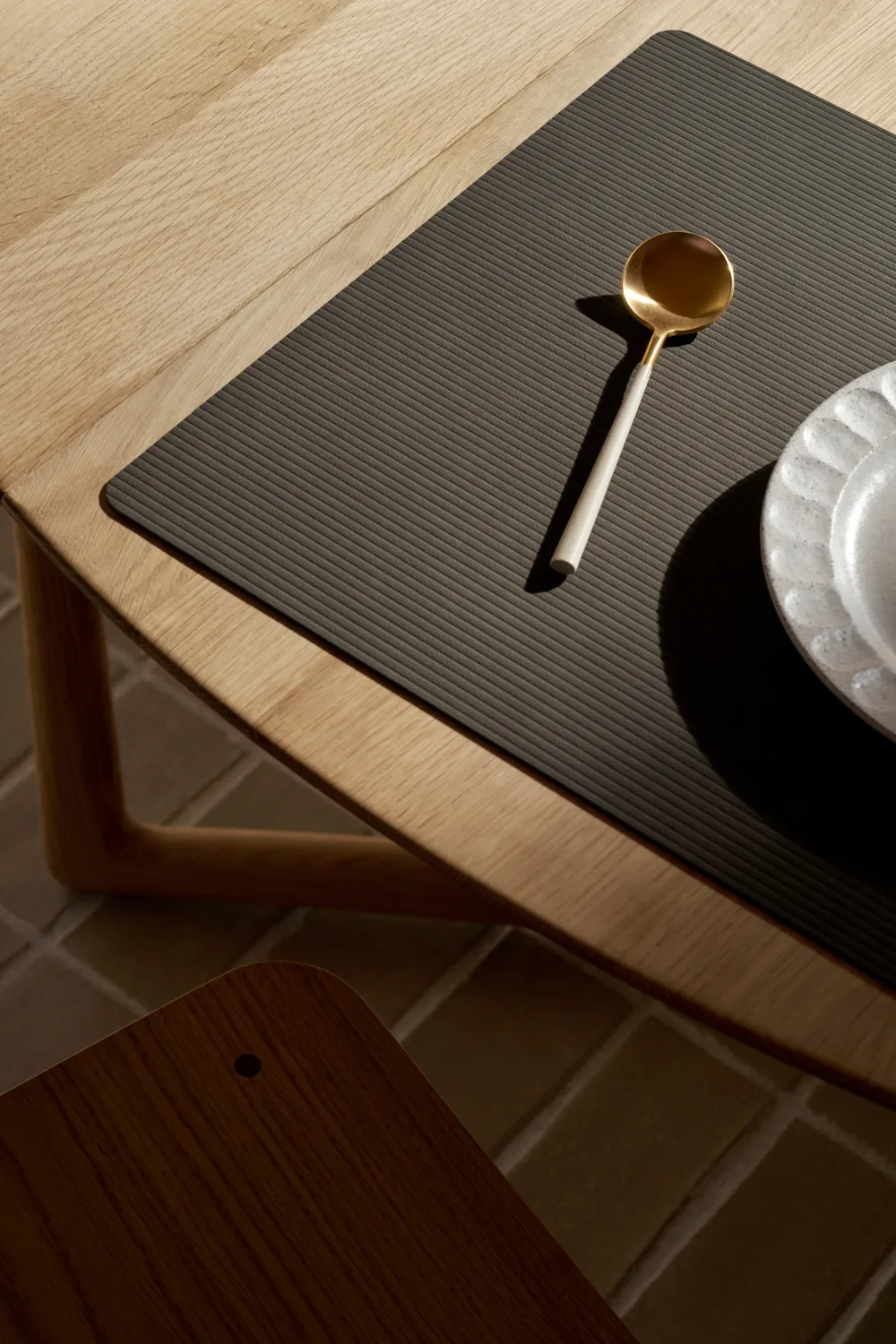 Corduroy bordstablett square L, Caviar LIND DNA