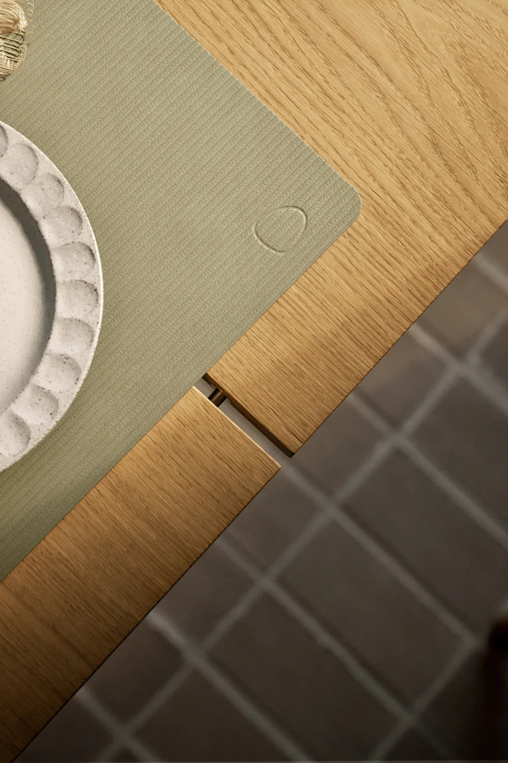 Corduroy bordstablett square L, Herbal Dust LIND DNA