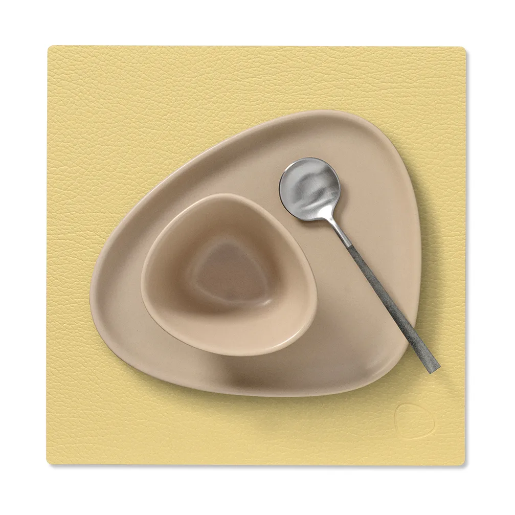 Hippo bordstablett square S, Guld LIND DNA