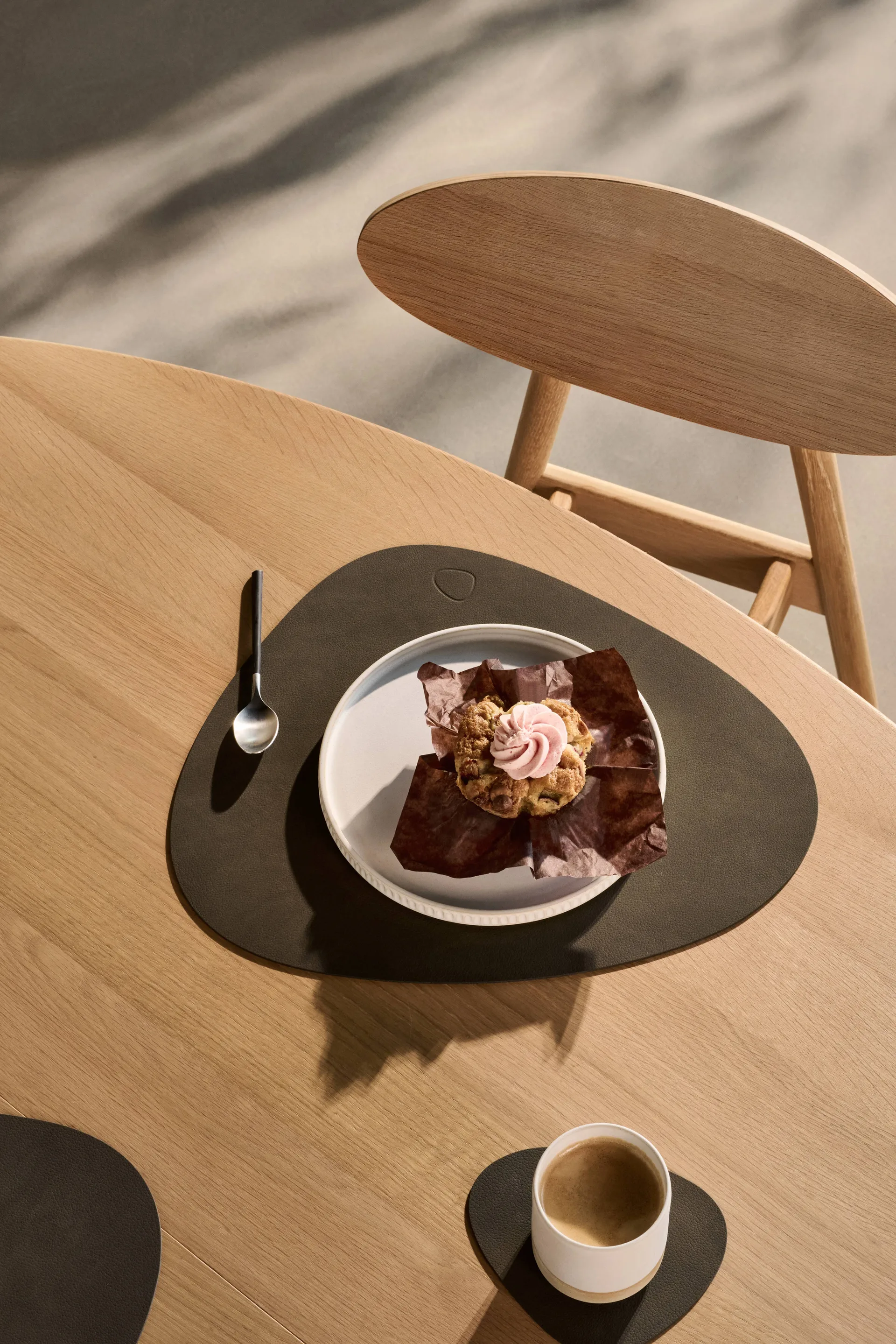 Nupo bordstablett curve M, Caviar LIND DNA