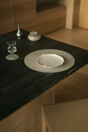 Nupo bordstablett - Oyster white, circle, L - LIND DNA