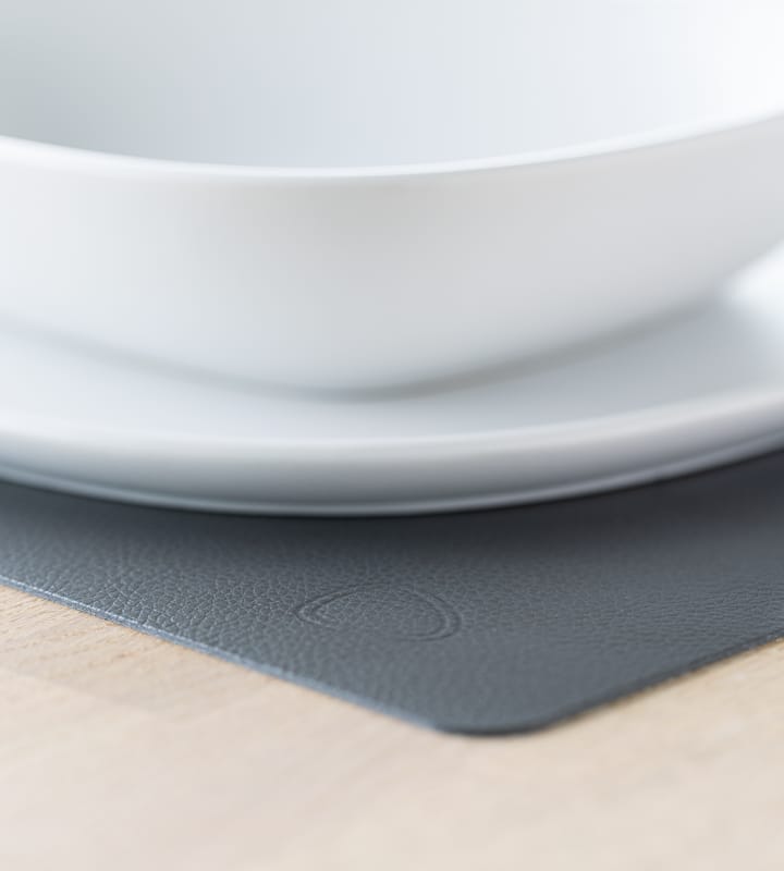 Serene bordstablett square M 26,5x34,5 cm - Anthracite - LIND DNA