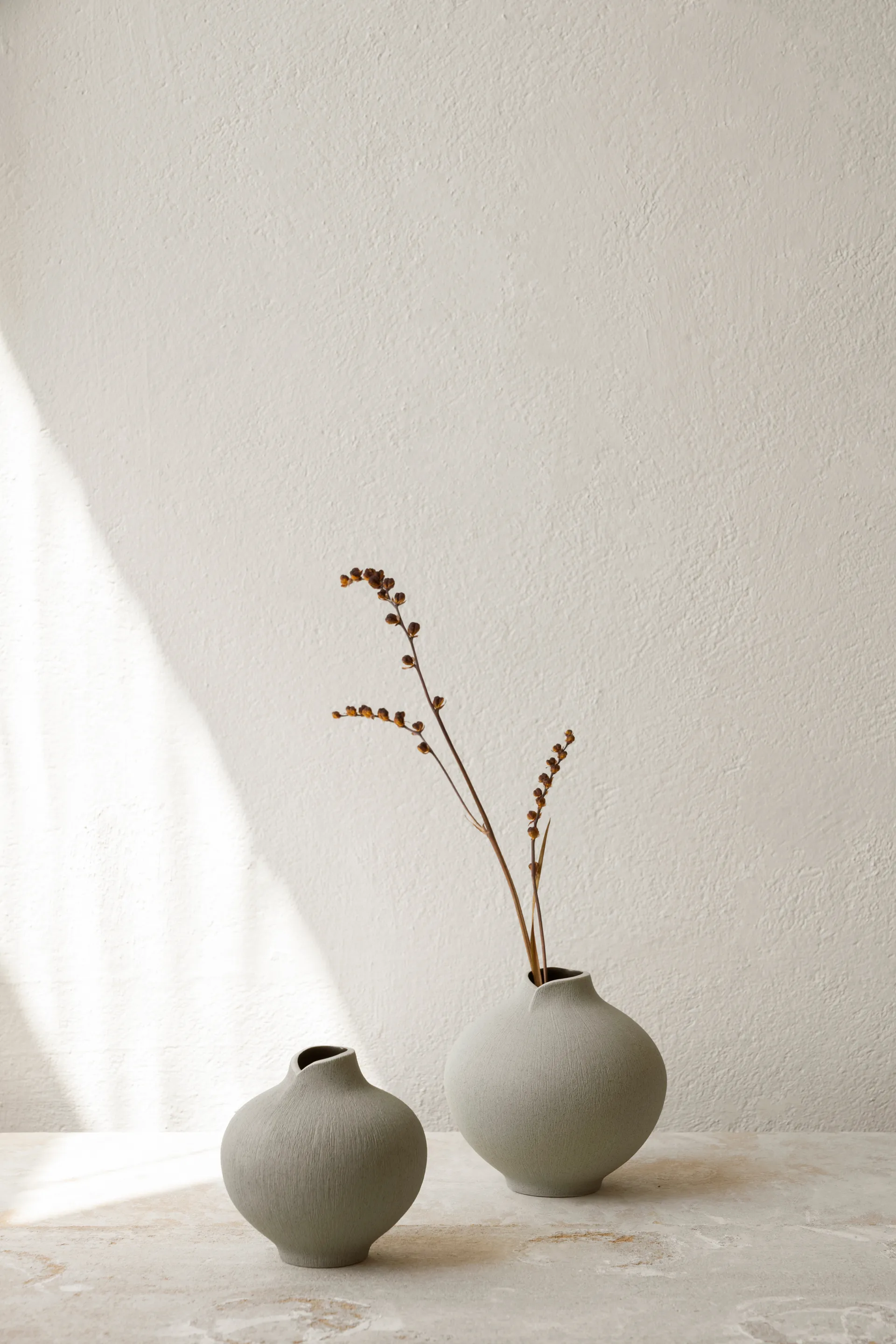Line vas, Sand grey, small Lindform