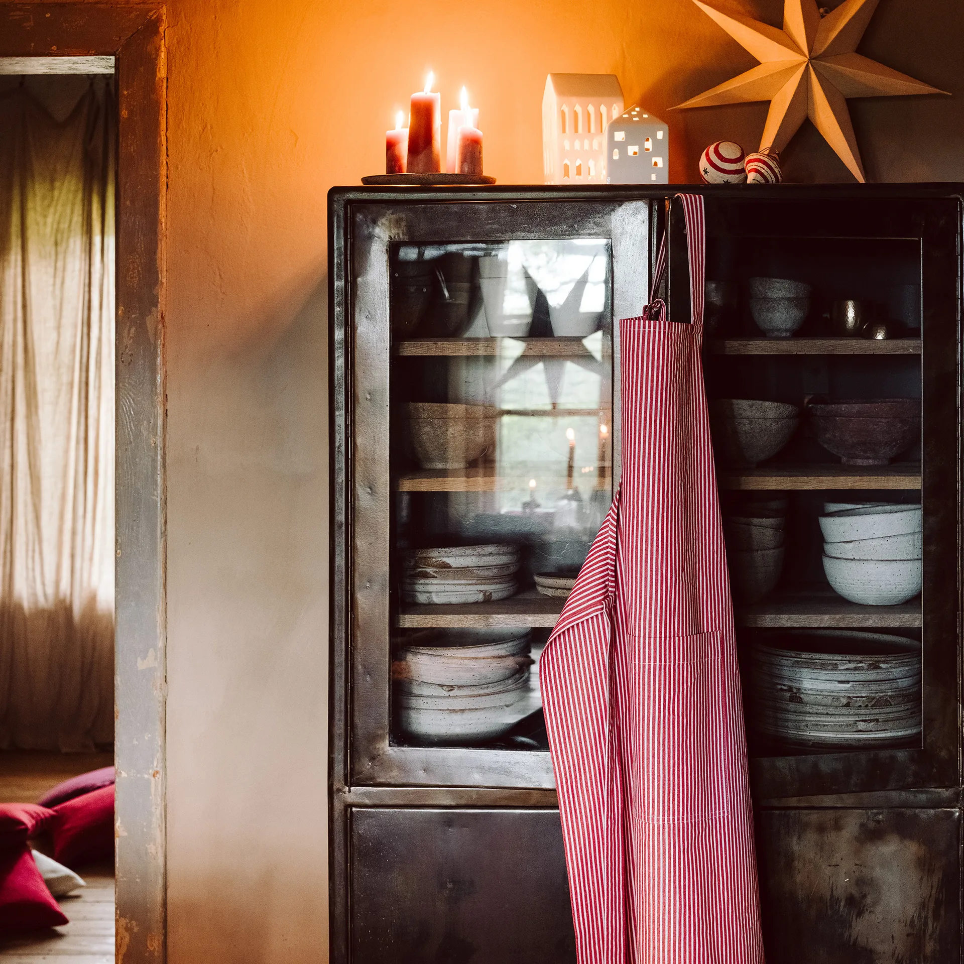 Emma förkläde, Röd Linum