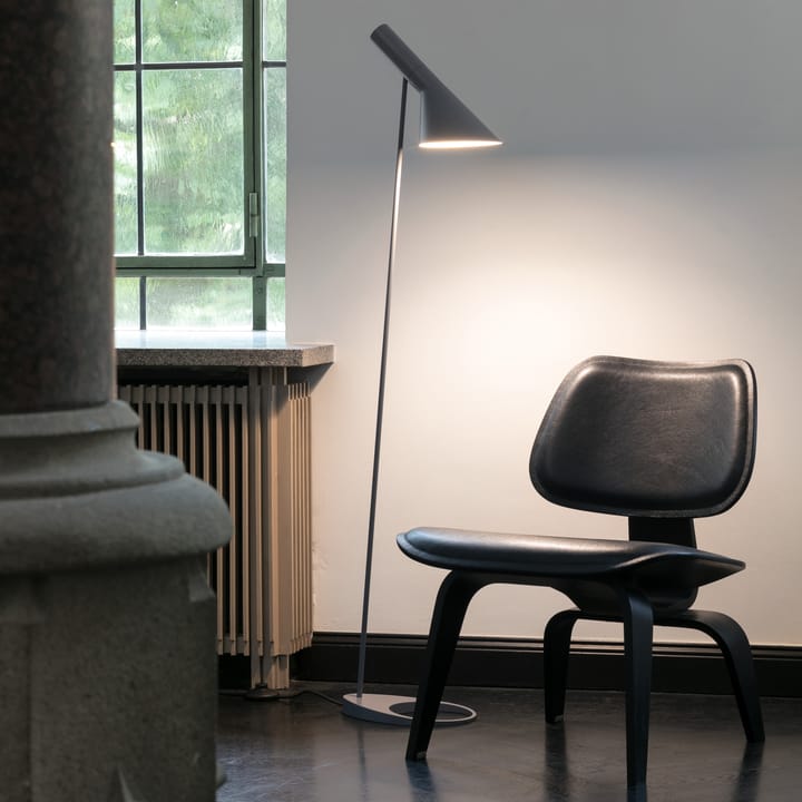 AJ golvlampa, Mörkgrå Louis Poulsen