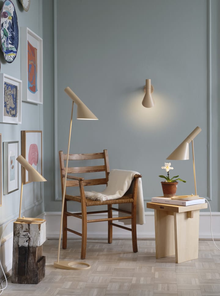 AJ golvlampa, Warm sand Louis Poulsen