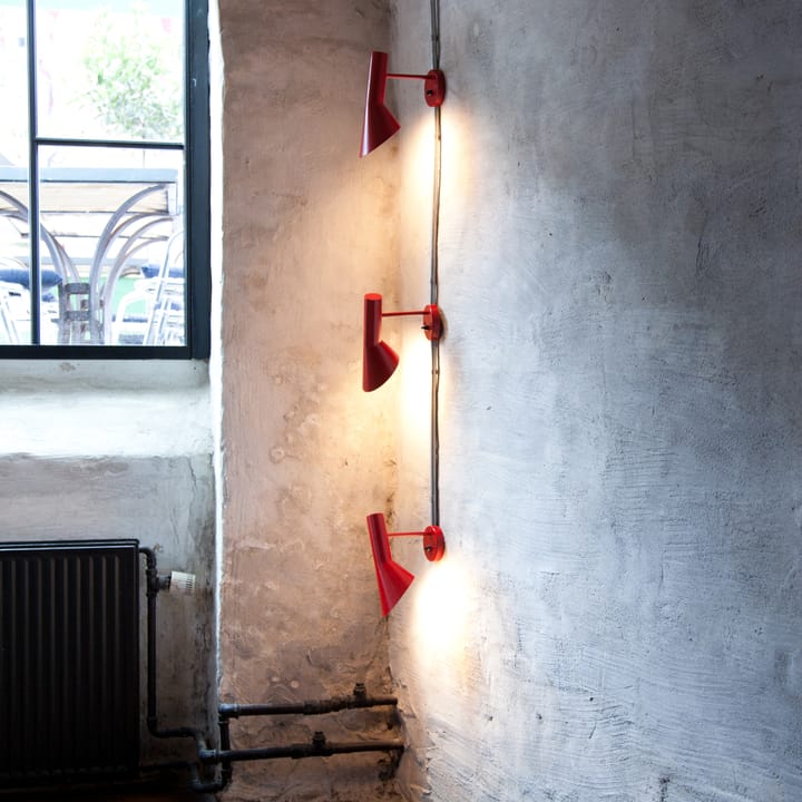 AJ vägglampa, Roströd Louis Poulsen