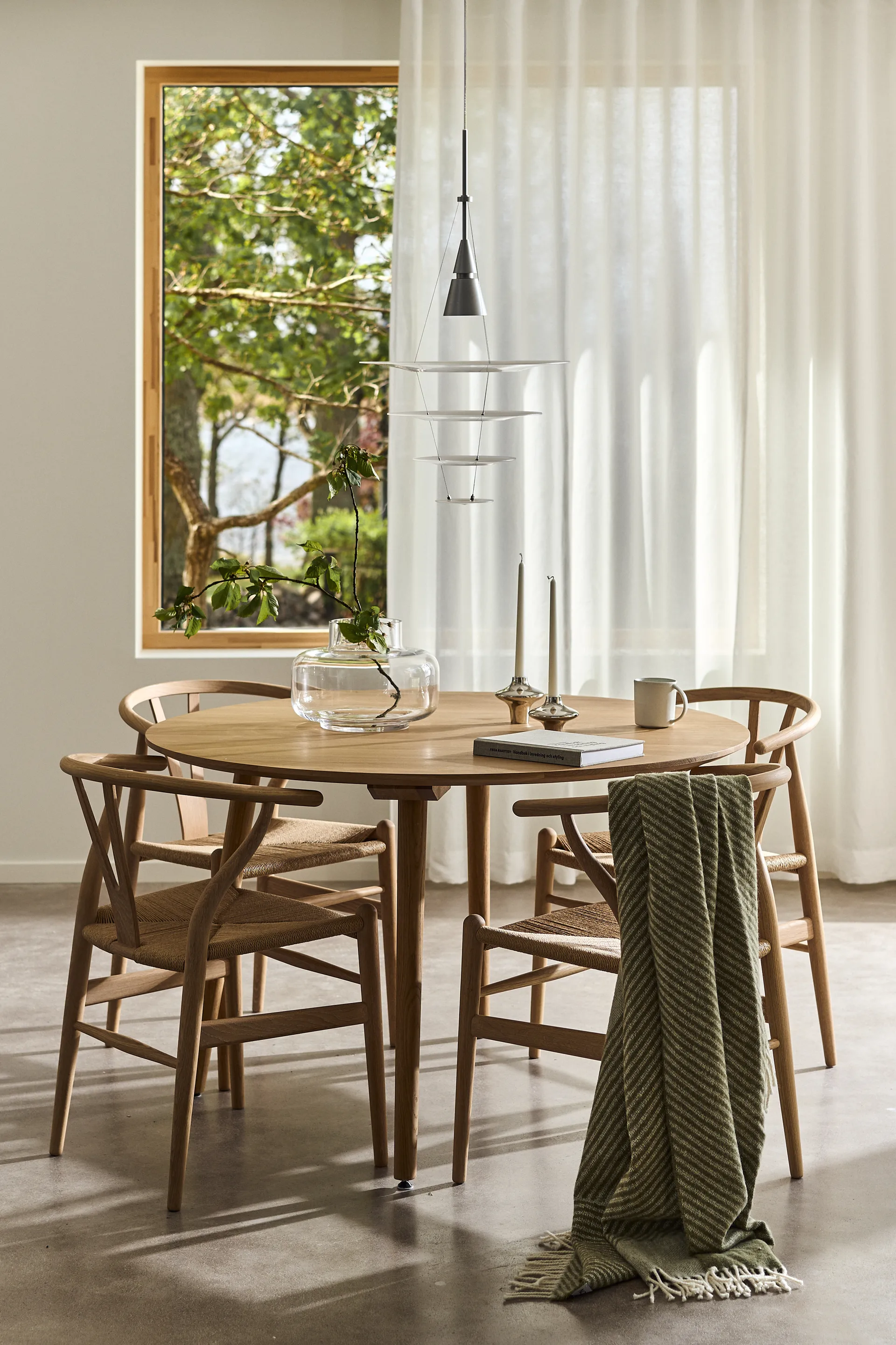 Enigma 425 pendel, Vit Louis Poulsen