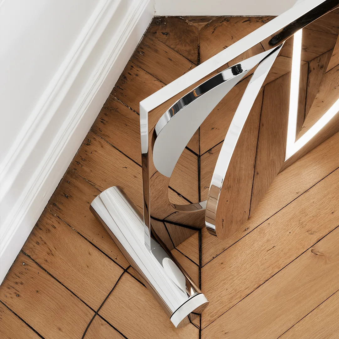 Moonsetter golvlampa, Högglansförkromad-vit Louis Poulsen