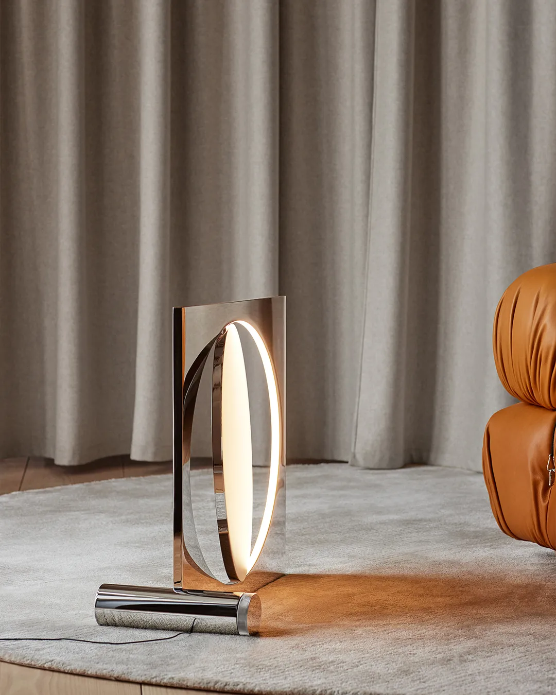 Moonsetter golvlampa, Högglansförkromad-vit Louis Poulsen