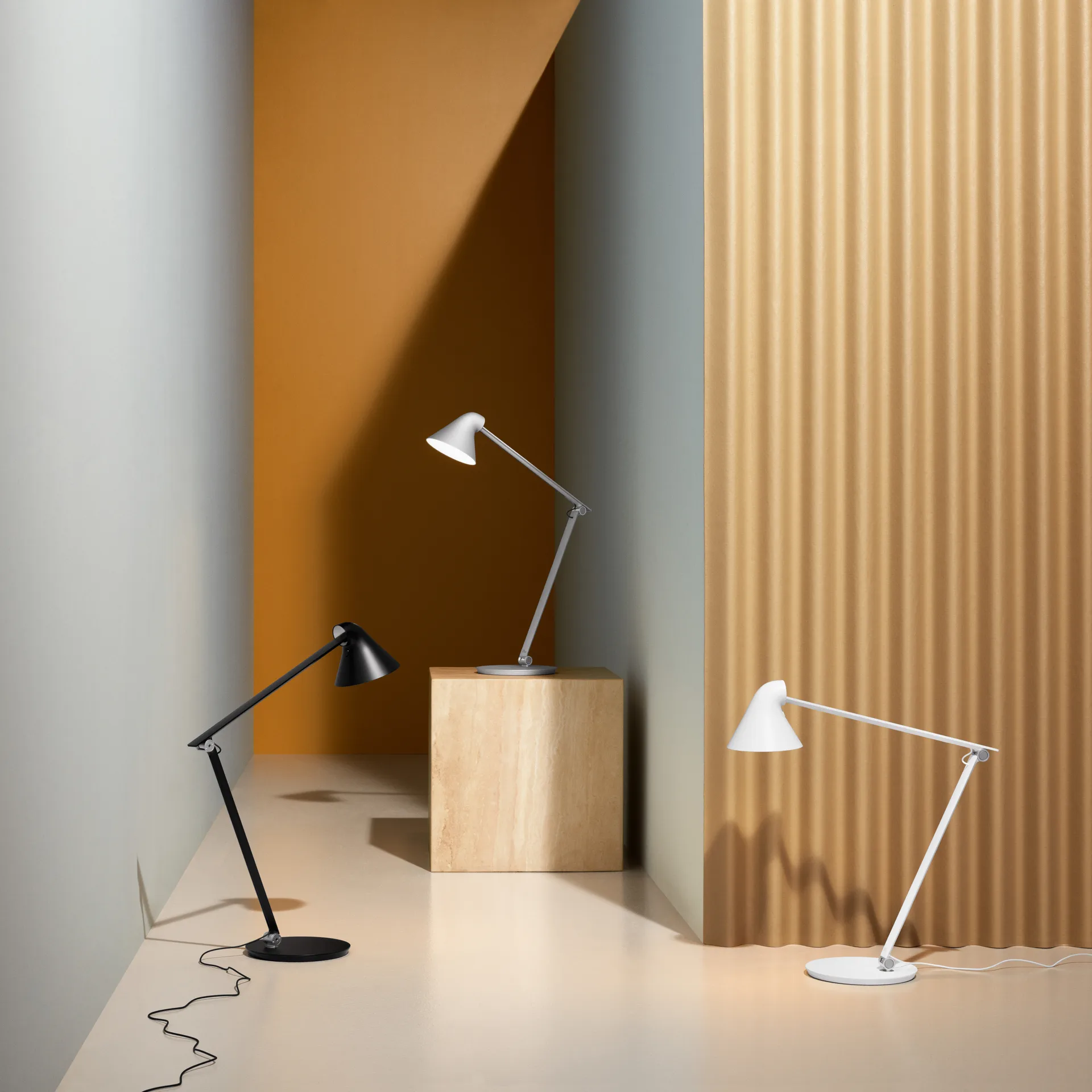 NJP bordslampa, Ljusgrå Louis Poulsen