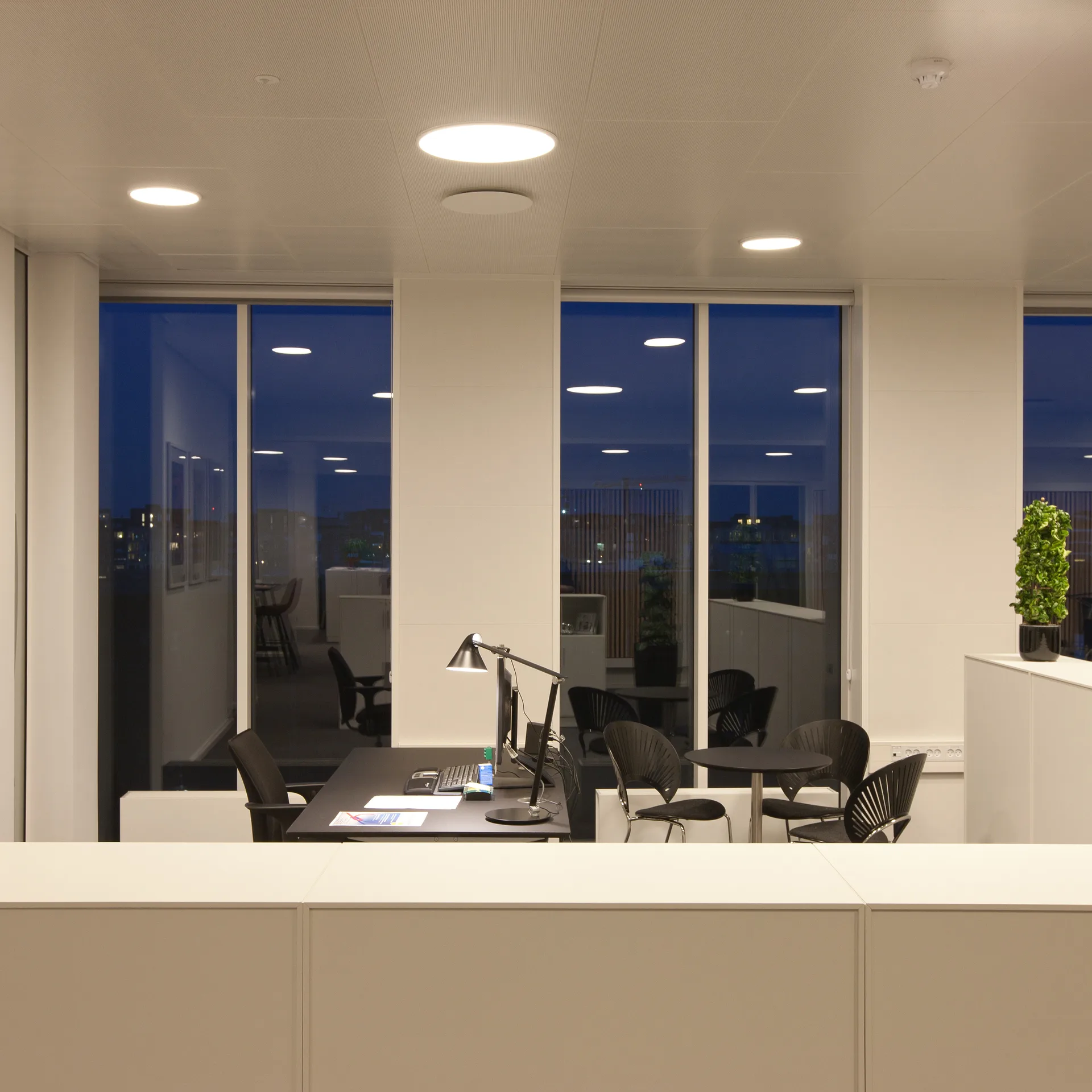 NJP bordslampa, Svart Louis Poulsen