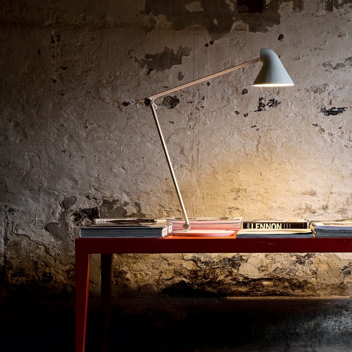 NJP skrivbordslampa, Ljusgrå, klämma, 2700k Louis Poulsen