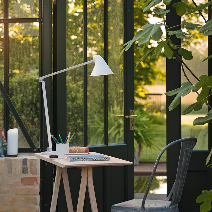 NJP skrivbordslampa, Ljusgrå, klämma, 2700k Louis Poulsen