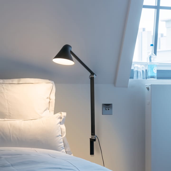 NJP vägglampa lång arm, Svart Louis Poulsen