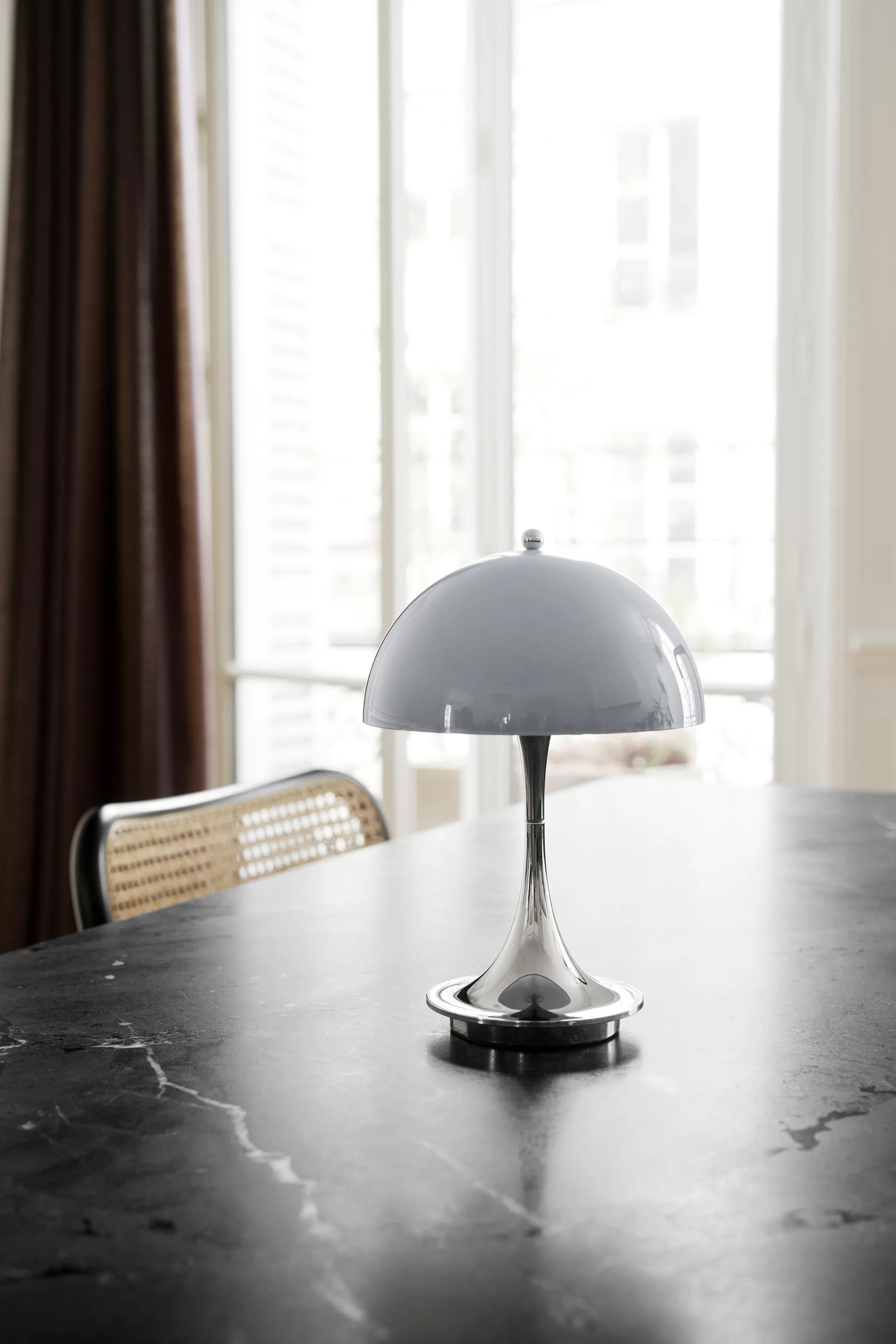 Panthella 160 portable bordslampa, Opal grey Louis Poulsen
