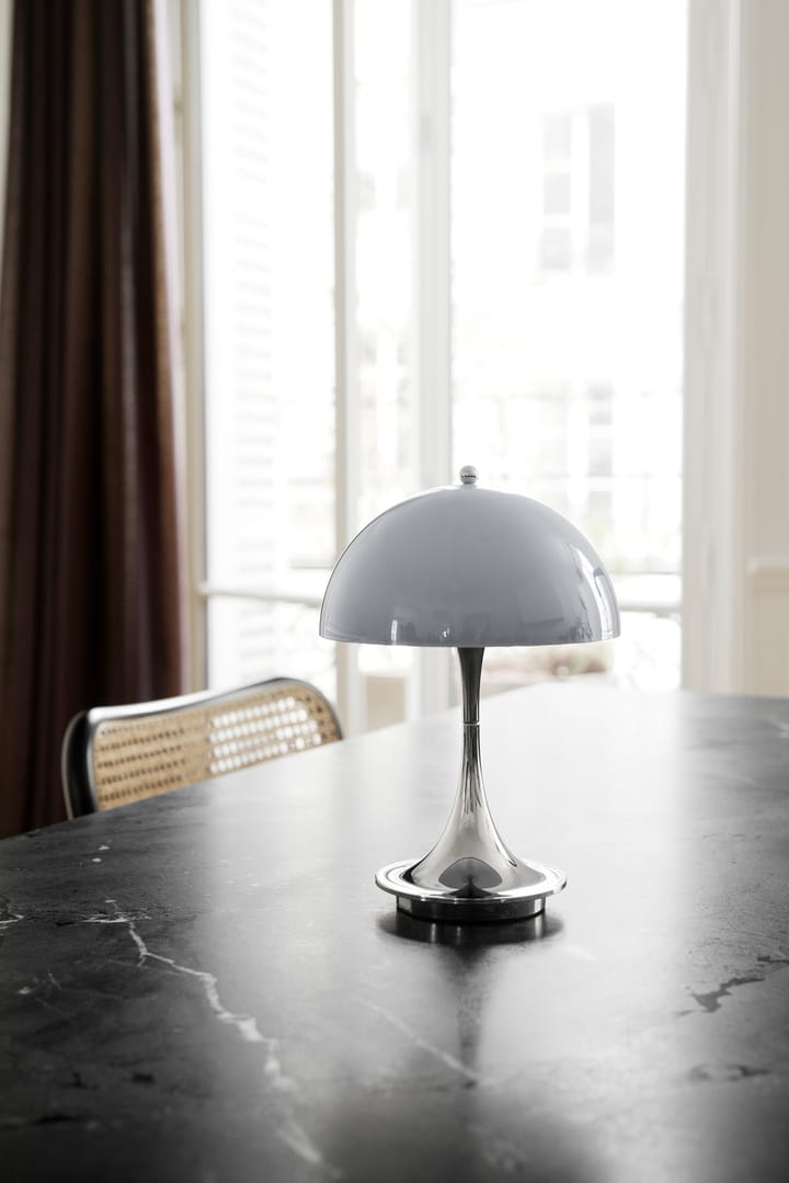 Panthella 160 portable bordslampa - Opal grey - Louis Poulsen