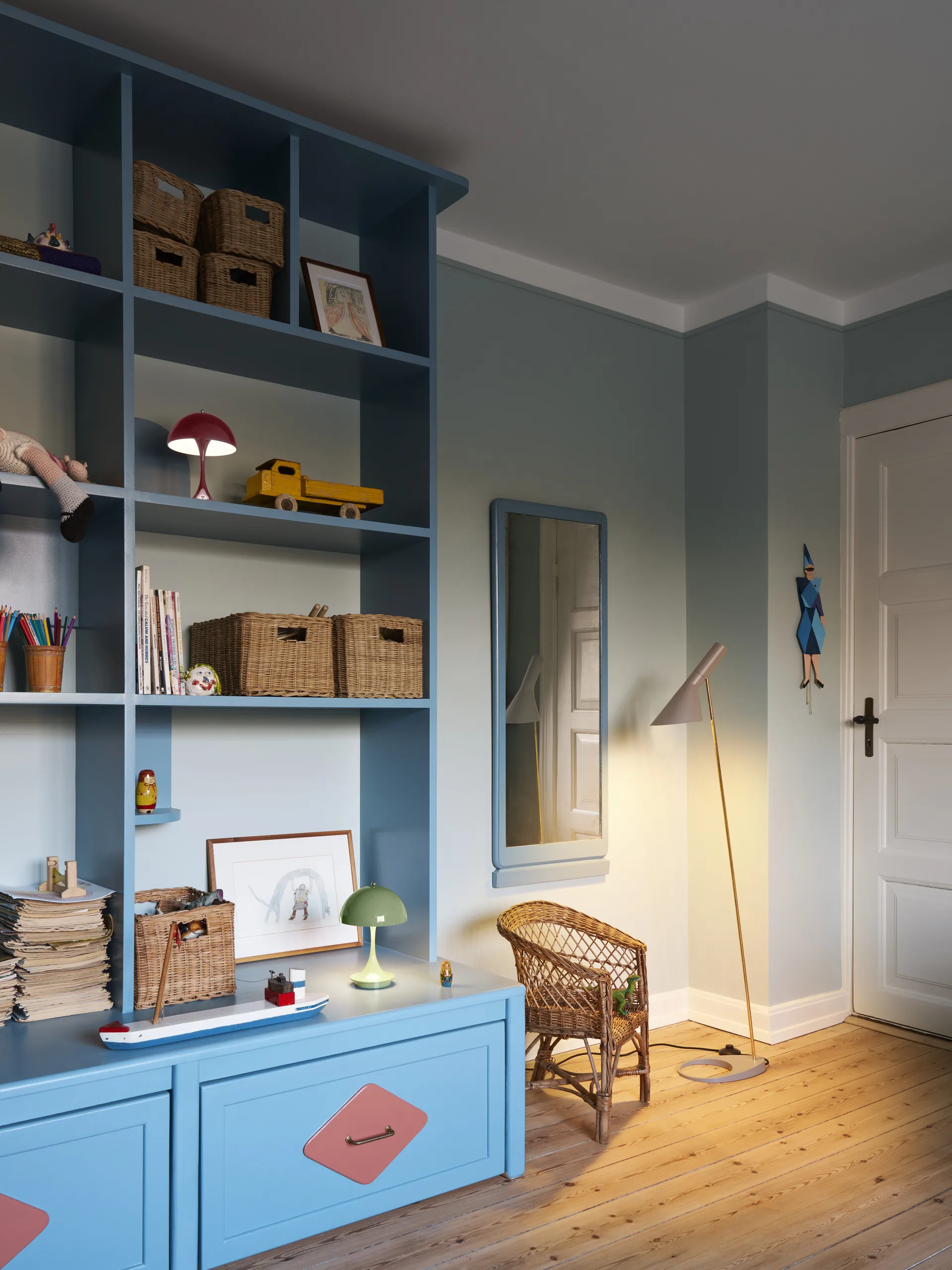 Panthella 160 portable bordslampa, Opaque burgundy Louis Poulsen