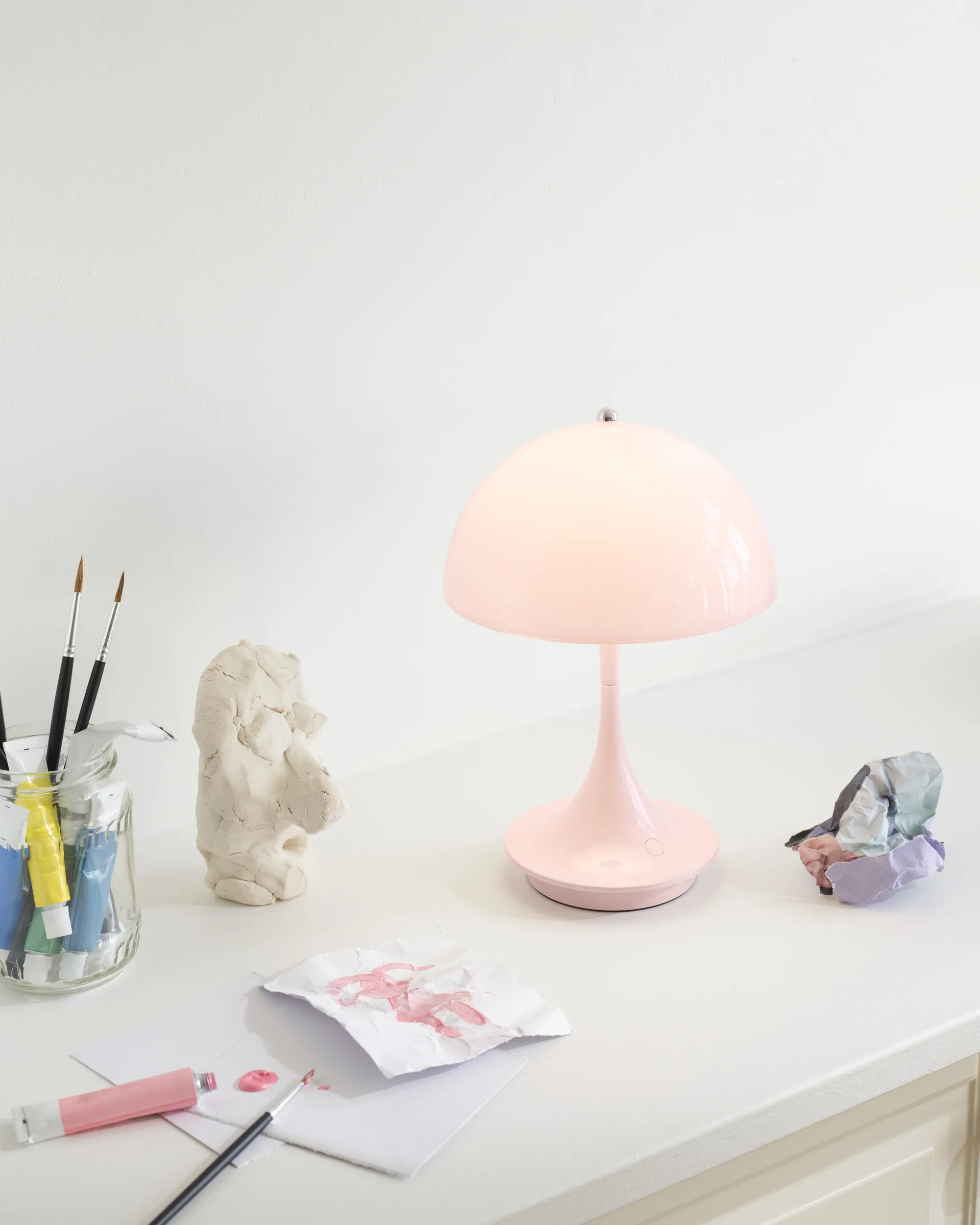 Panthella 160 portable bordslampa, Pale rose Louis Poulsen