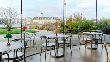 Panthella 160 Portable v3 bordslampa - Original Opal Red - Louis Poulsen