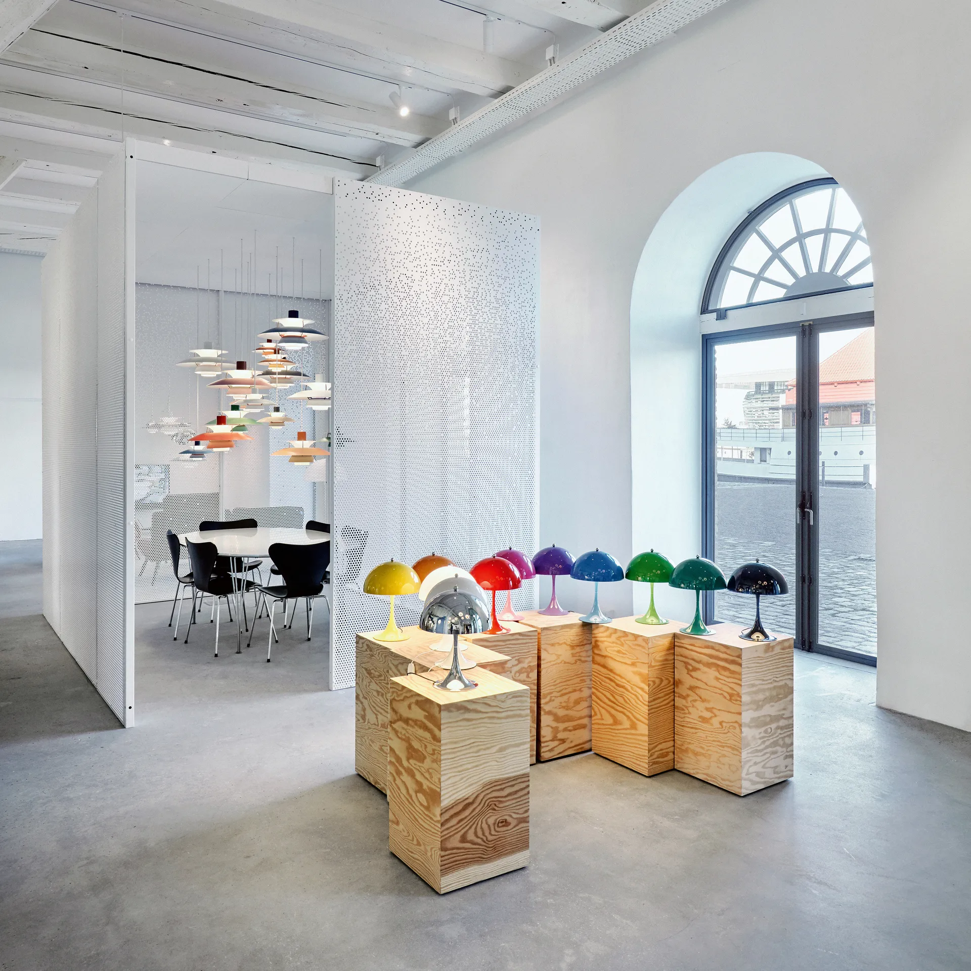 Panthella 250 bordslampa, Vit Louis Poulsen