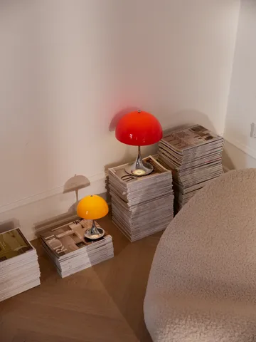 Panthella 250 portabel bordslampa V3 - Original Opal Red - Louis Poulsen