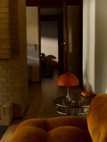 Panthella 250 portabel bordslampa V3 - Original Opal Red - Louis Poulsen