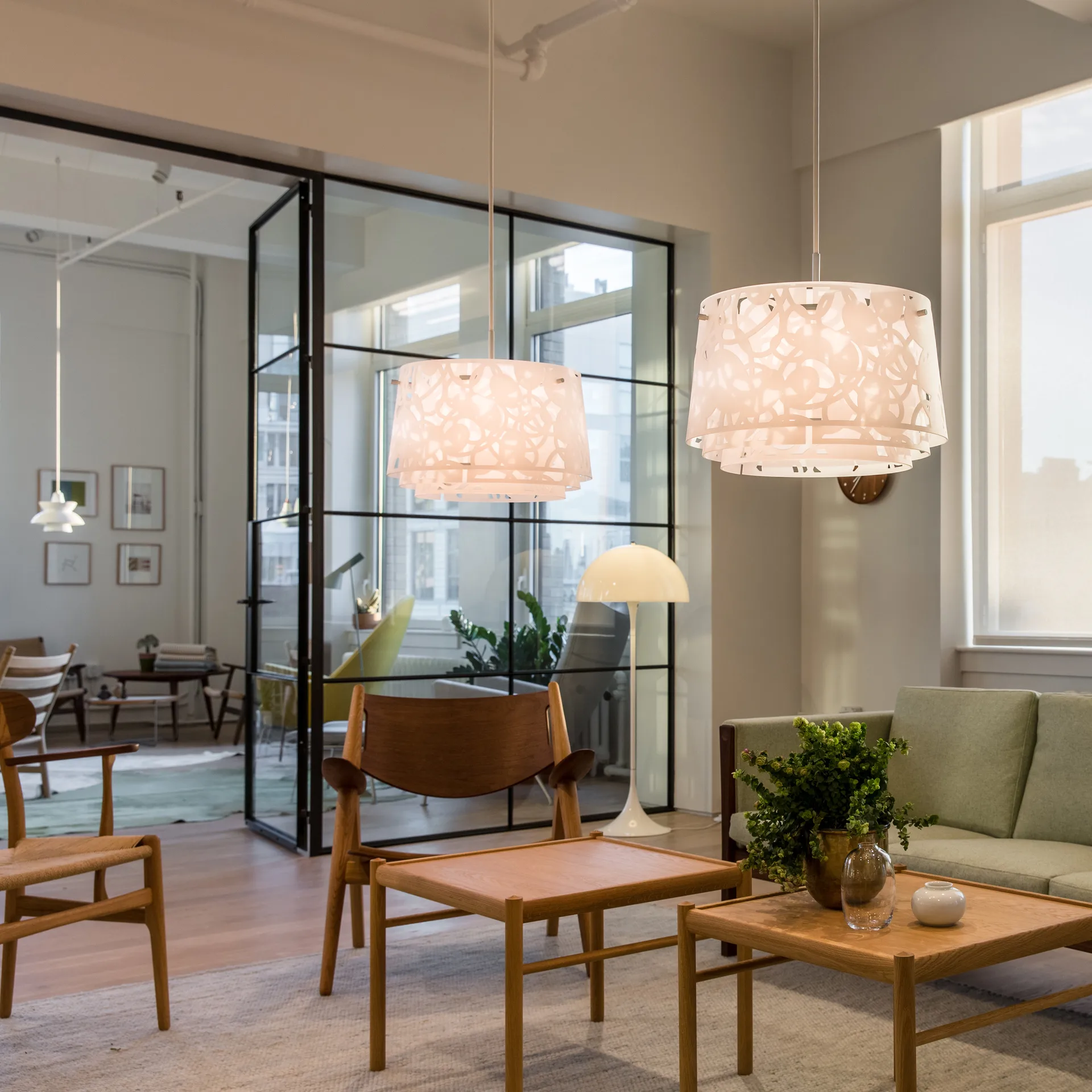 Panthella golvlampa, Vit Louis Poulsen