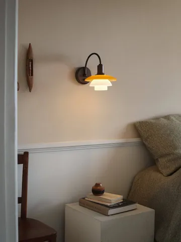 PH 2/2 Centenary Edition vägglampa - Amber-opal white, stickkontakt - Louis Poulsen