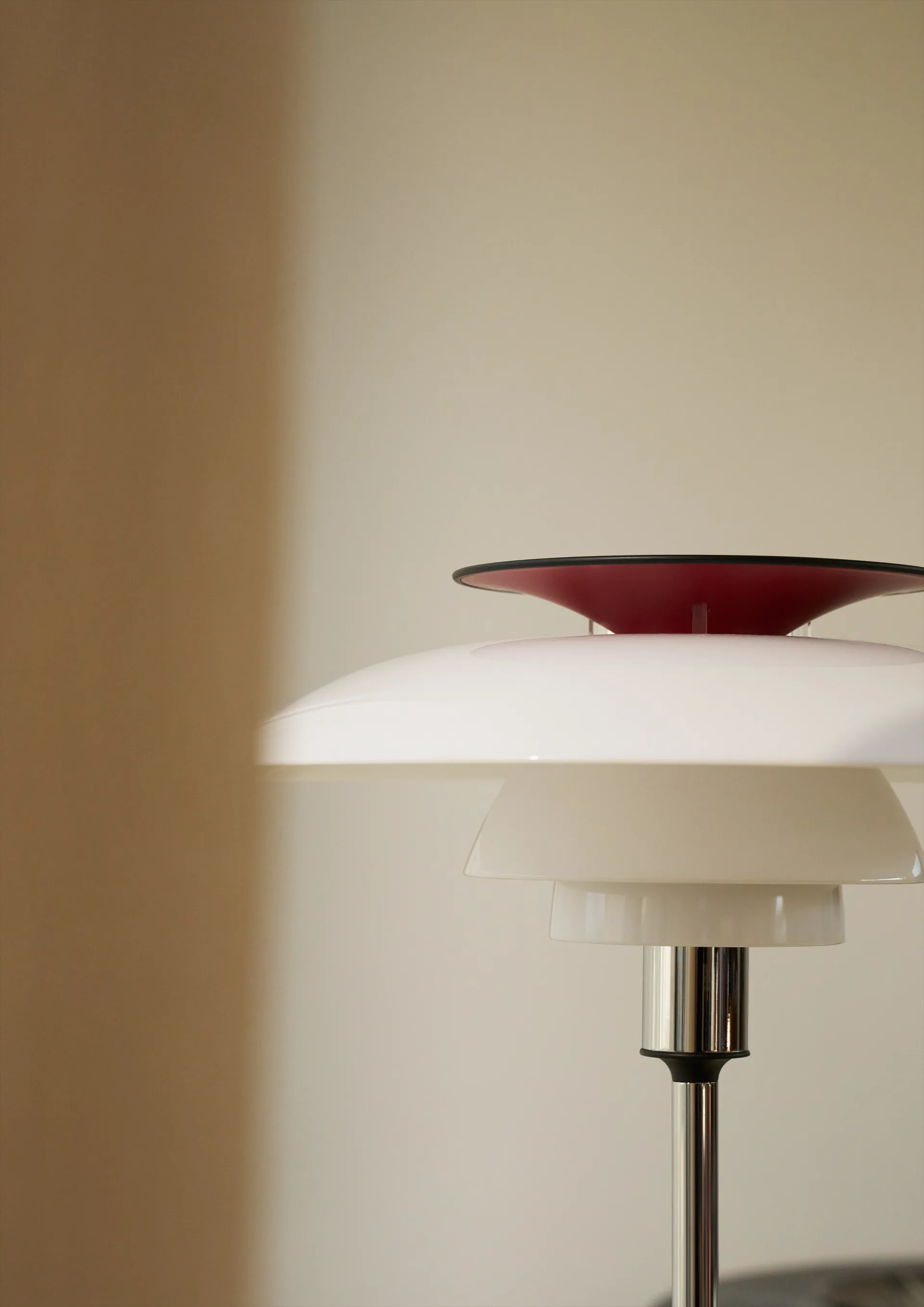 PH 80 bordslampa, Vit opal, krompläterad Louis Poulsen