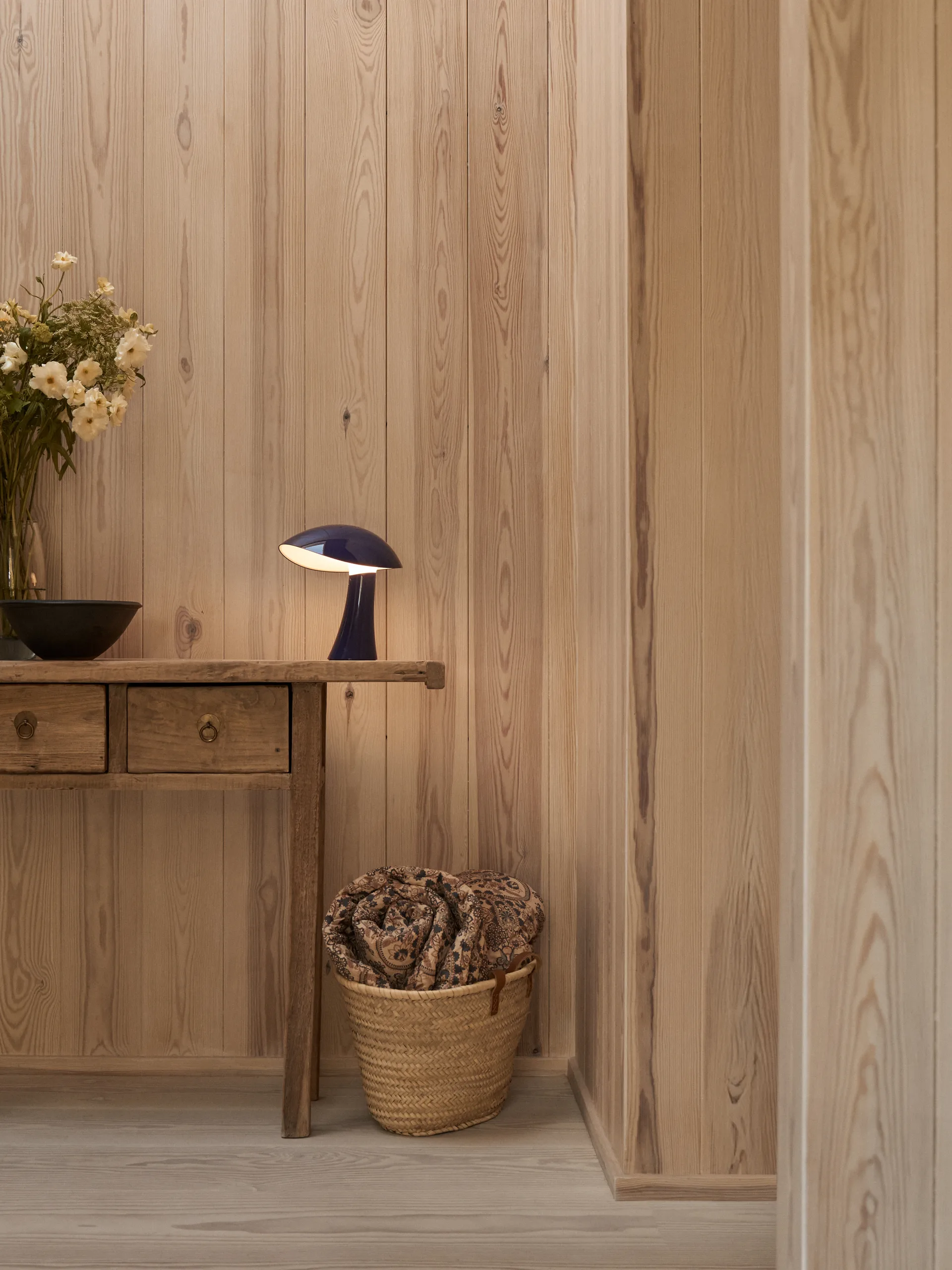 Rumee 220 portabel bordslampa, Night Blue Louis Poulsen