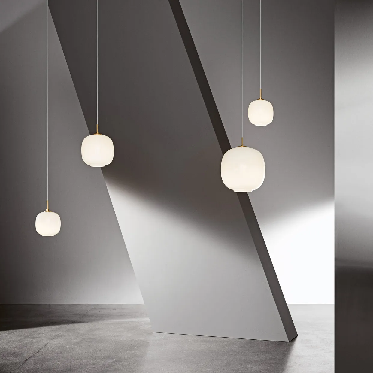 VL45 Radiohuspendel Ø17,5 cm, Brass-white opal glass Louis Poulsen