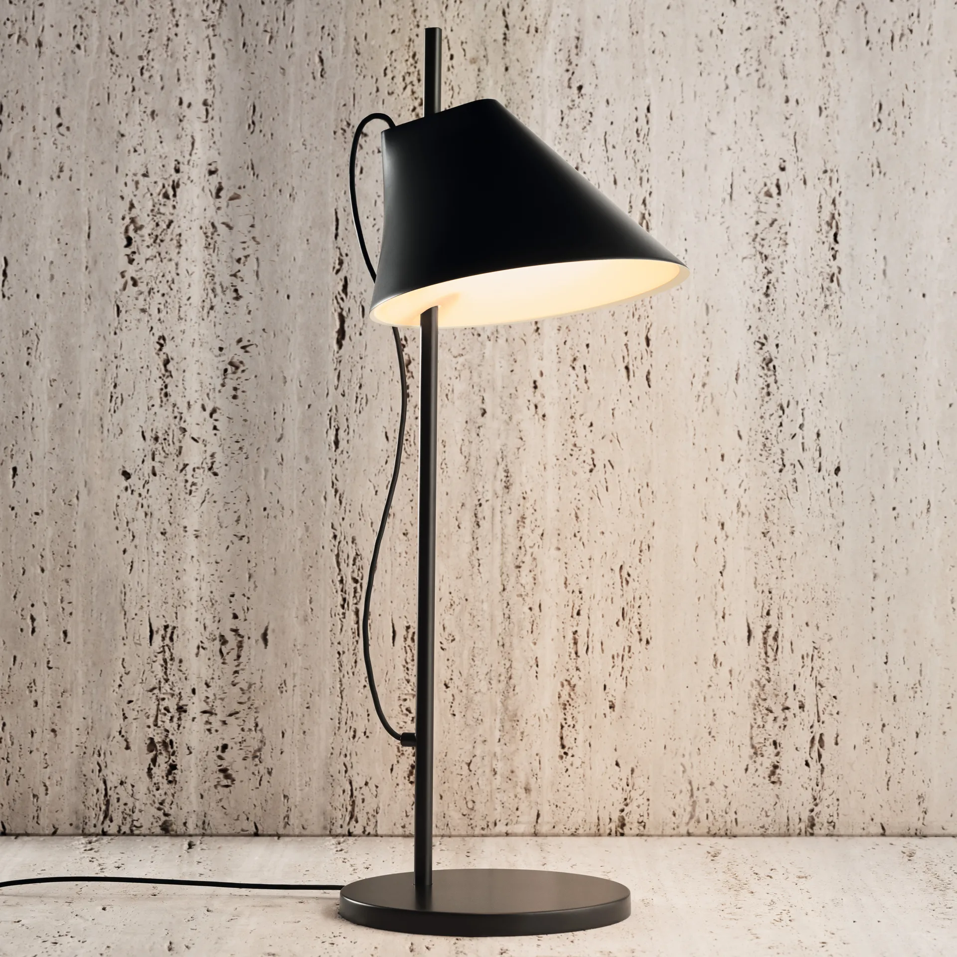 Yuh bordslampa, Svart Louis Poulsen