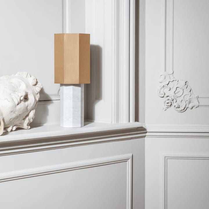 The eight over eight lampfot, Vit marmor Louise Roe