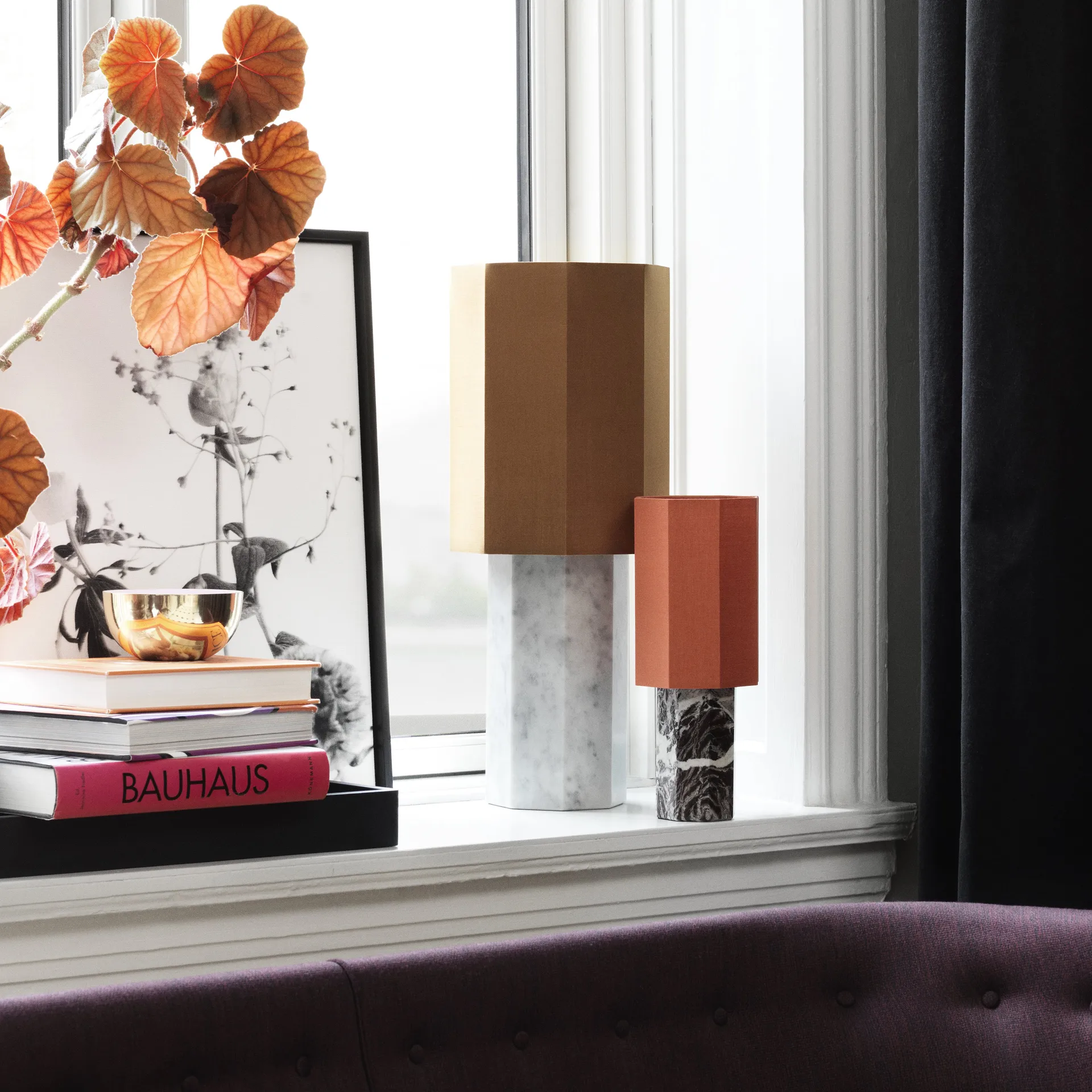 The eight over eight lampfot, Vit marmor Louise Roe