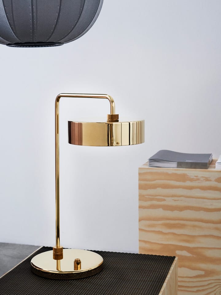 Petite Machine bordslampa - Polished brass - Made By Hand
