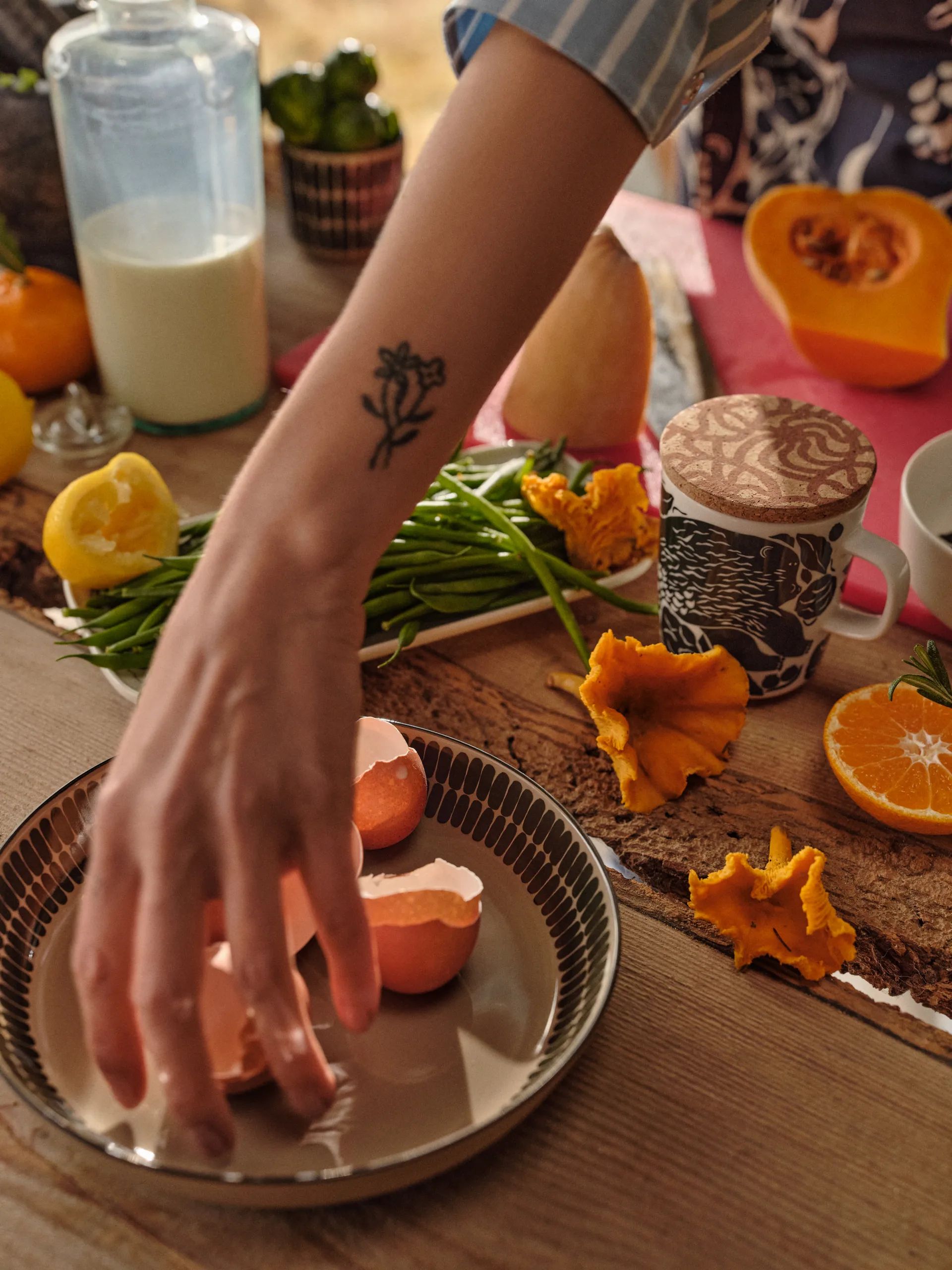 Karhuemo mugg 2,5 dl, Vit-mörkgrön Marimekko