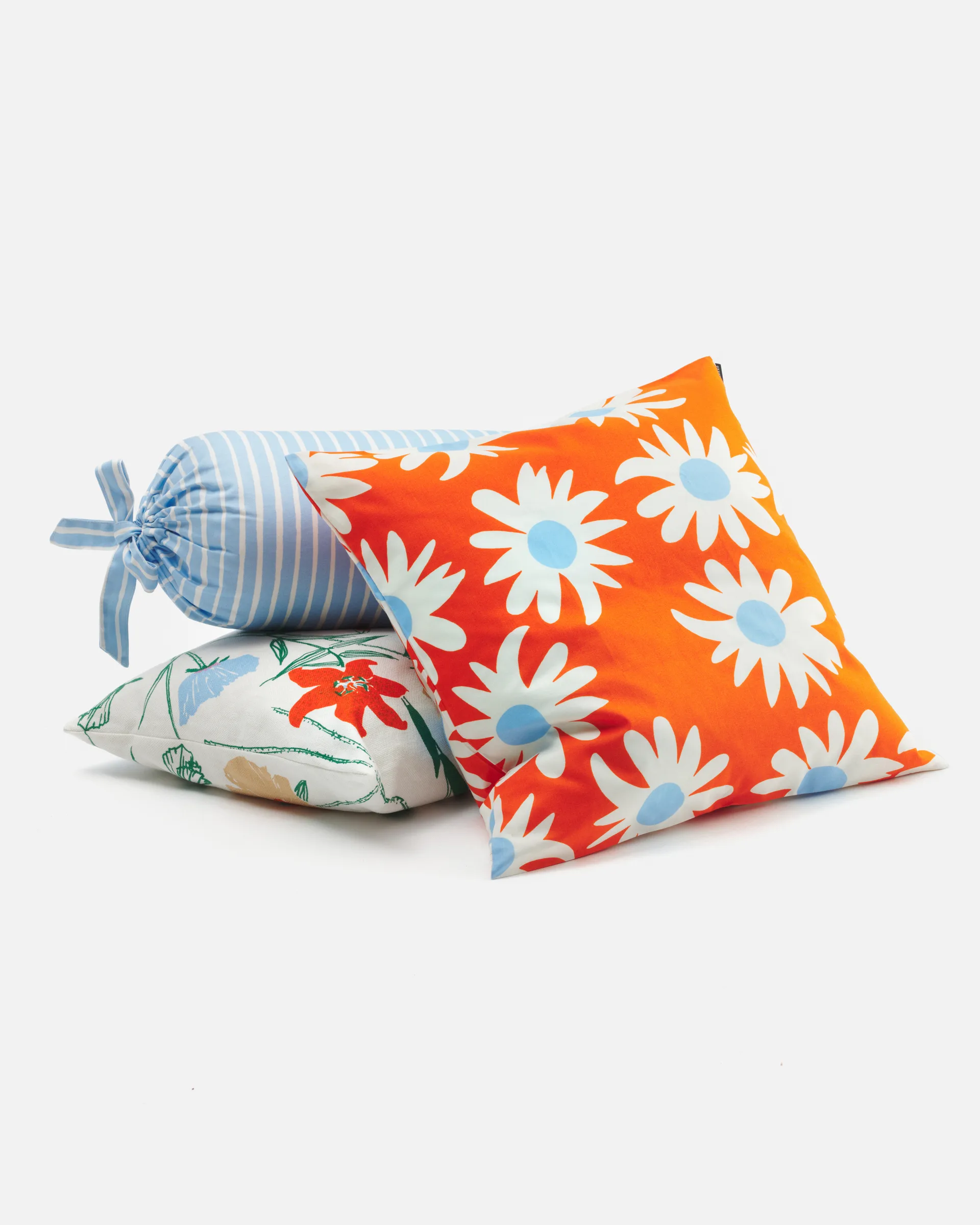 Rakastaa ei rakasta kuddfodral 50x50 cm, Orange-Off-white-light blue Marimekko