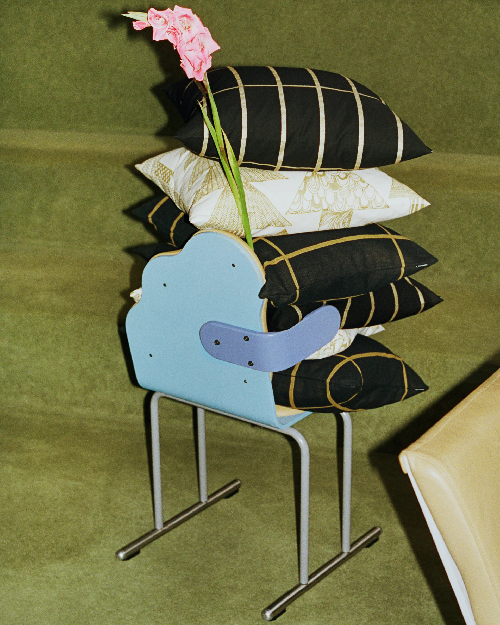 Tiiliskivi kuddfodral 40x60 cm, Caviar-gold Marimekko