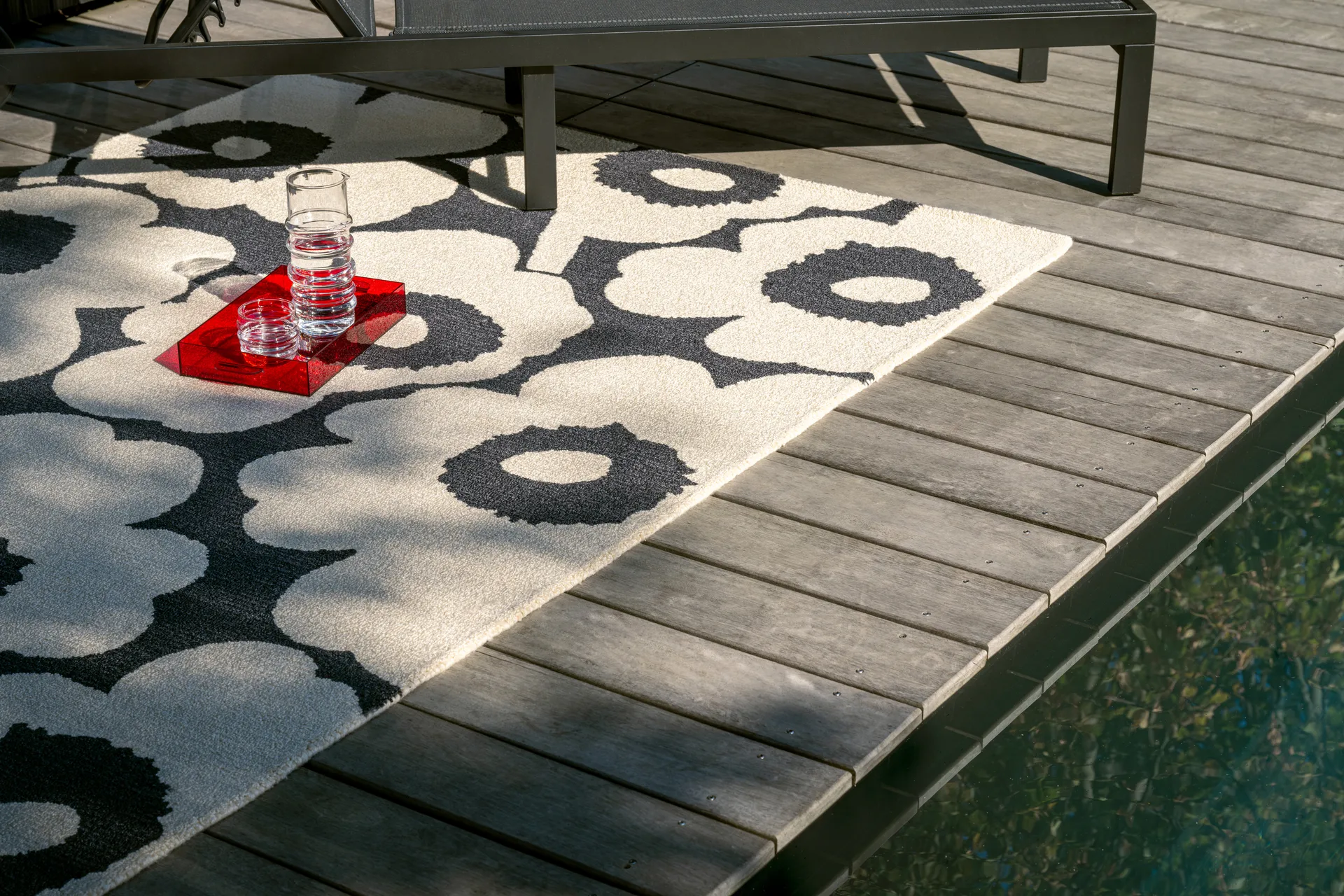 Unikko matta outdoor, Charcoal-white, 160x230 cm Marimekko