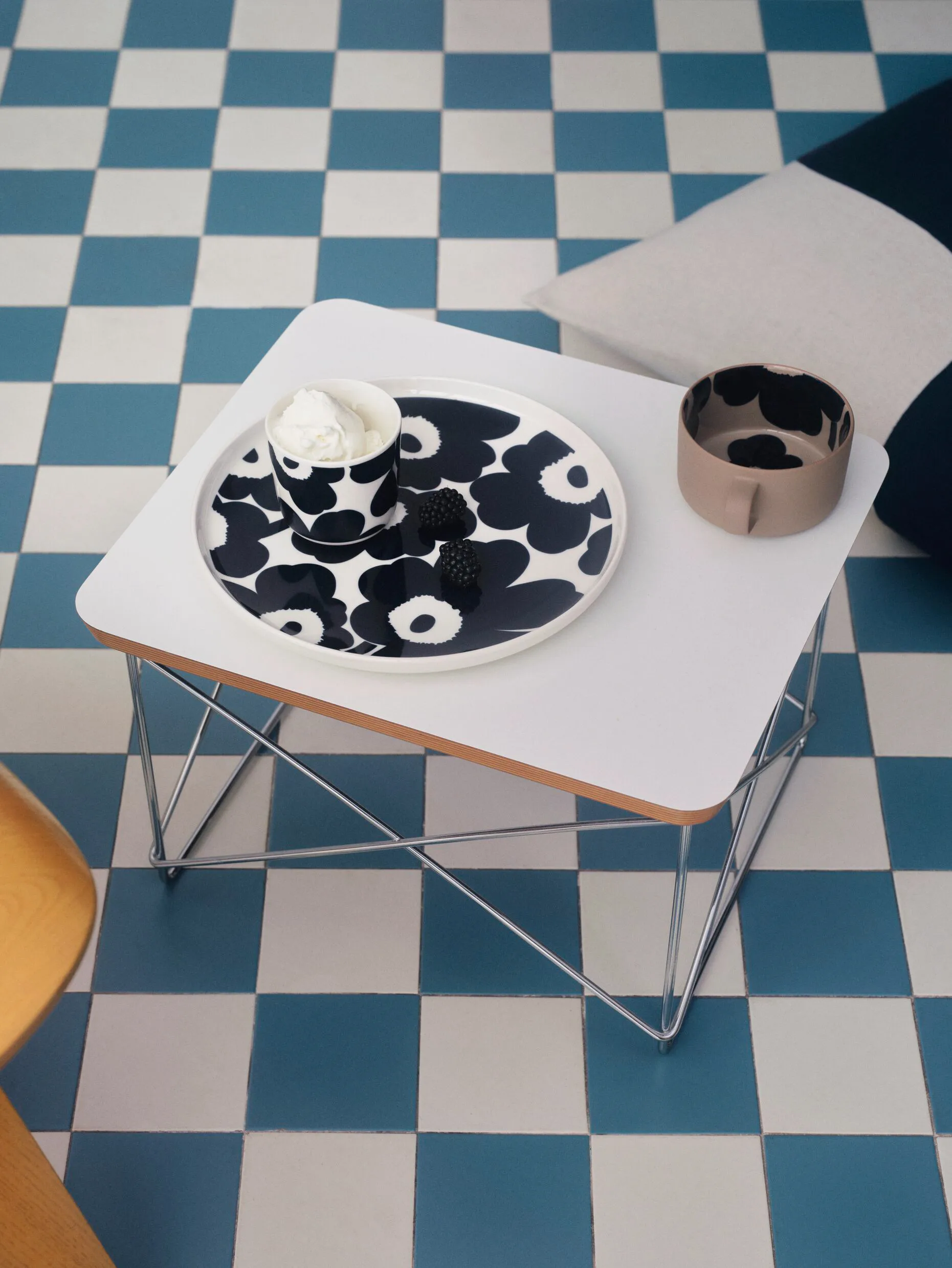 Unikko tallrik Ø25 cm, Vit-mörkblå Marimekko