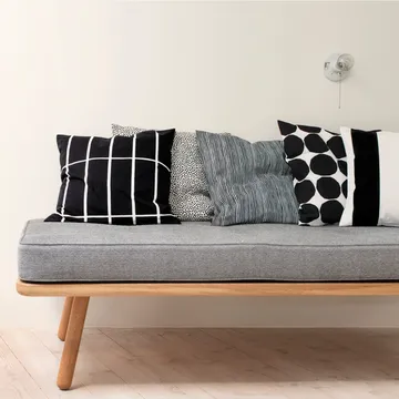 Varvunraita kuddfodral - svart-vit - Marimekko