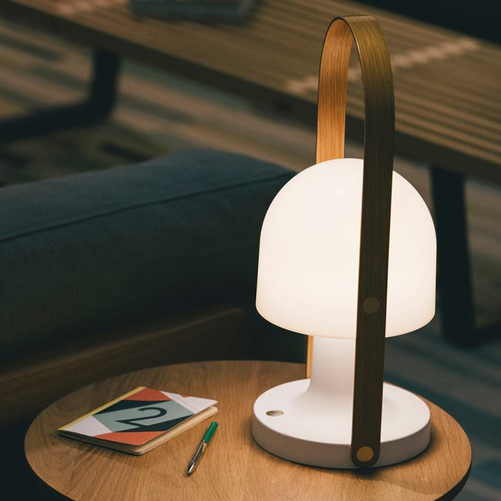 FollowMe Plus bordslampa, white, handtag i ek Marset