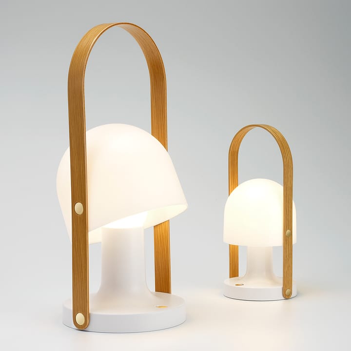 FollowMe Plus bordslampa, white, handtag i ek Marset